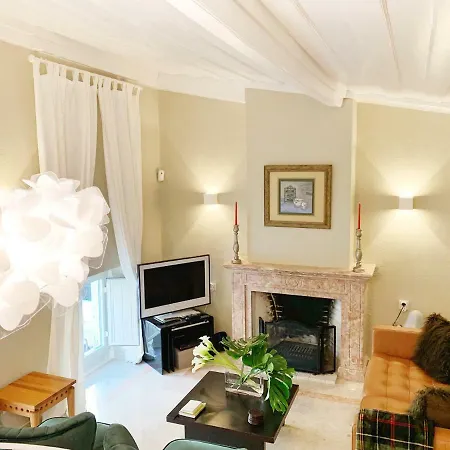 Lisbon Cottage